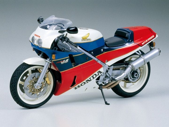 Tamiya Honda VFR750R ( THC 14057)