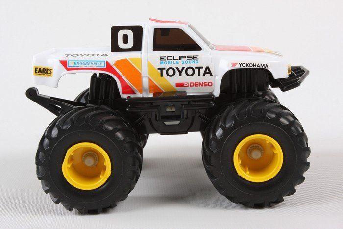 Tamiya 1:32 Mini 4WD JR Toyota Hi-Lux Monster Racer (17009)