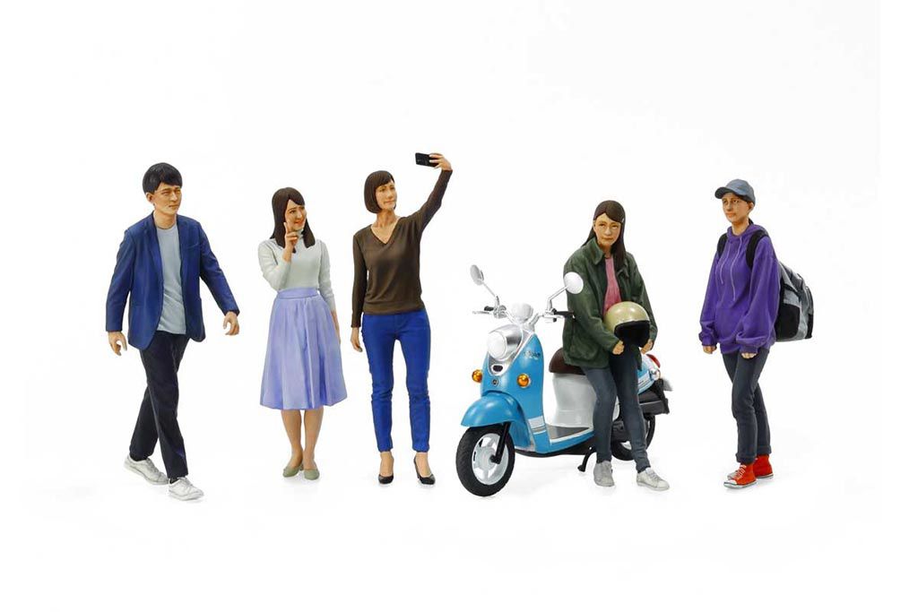 1/24 Tamiya Campus Friends II - Modern Figures x 5 ( THC 24356)
