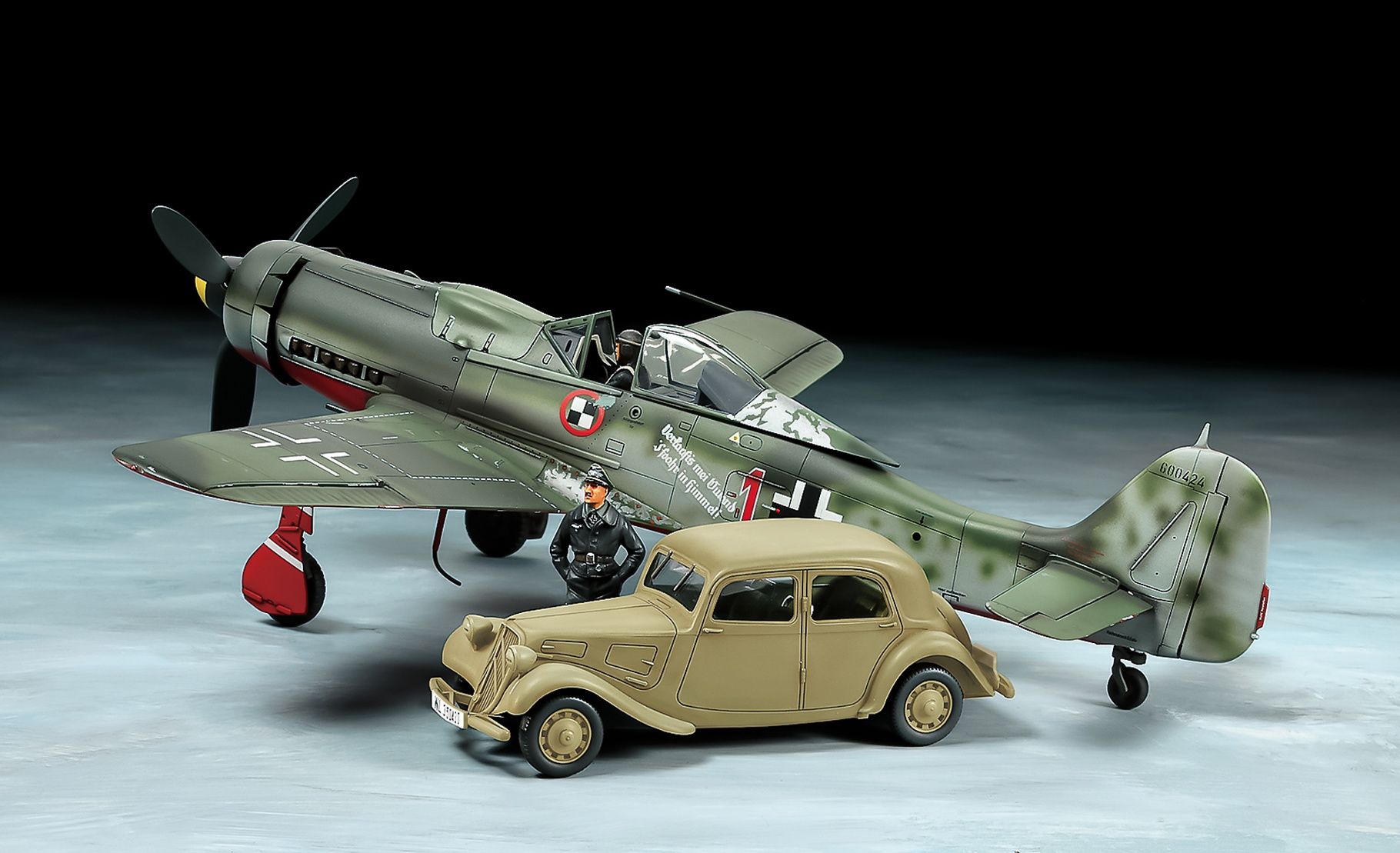 Tamiya 1:48 Fw190 D-9 JV44 &amp; 11CV ( THC 25213)