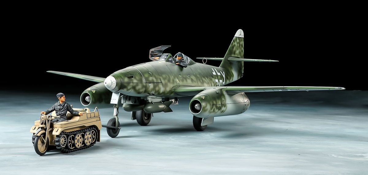 Tamiya 1/48 Me262A-2a &amp; KETTENDRAFTRAD ( THC 25215)
