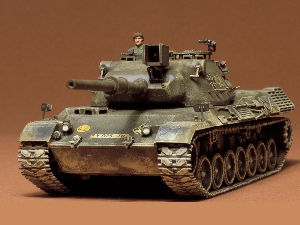 1/35 Tamiya West German Leopard Tank ( THC 35064)