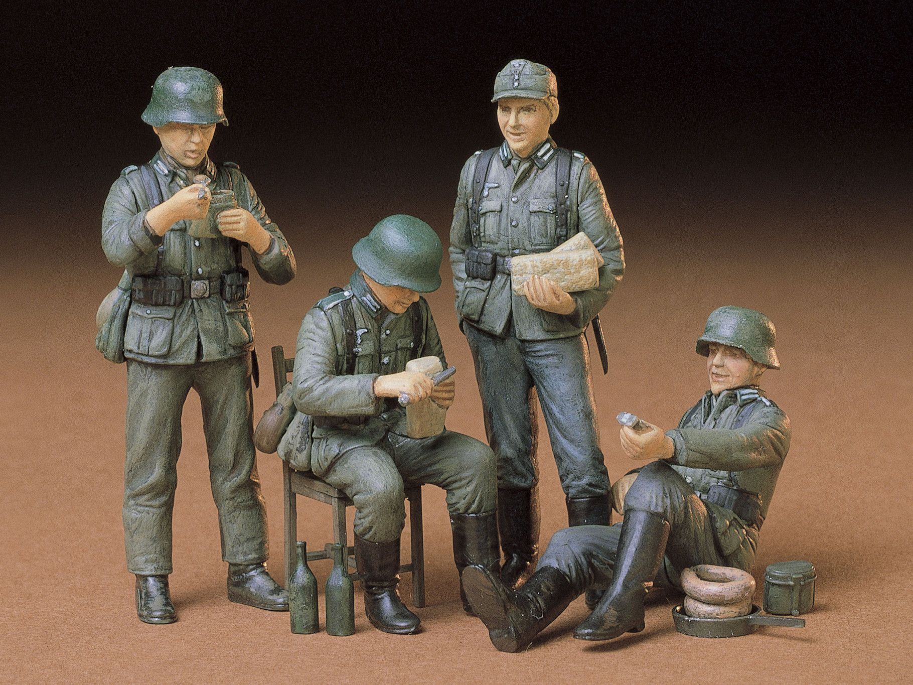 Tamiya 1/35 German Soldiers at Rest ( THC 35129)