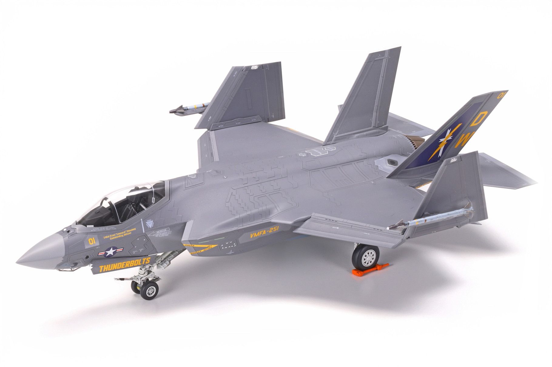 Tamiya 1/72 F-35C Lightning II ( THC 60794)