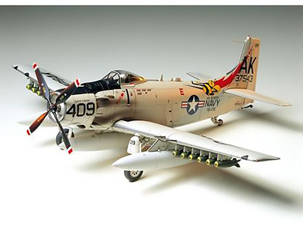 1/48 Tamiya Skyraider U. S. Navy ( THC 61058)