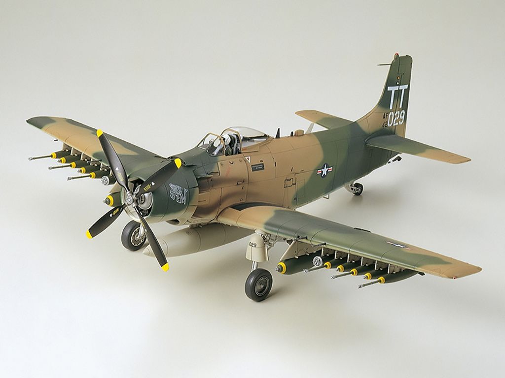 1/48 Tamiya A-1J Skyraider U. S. Air Force ( THC 61073)