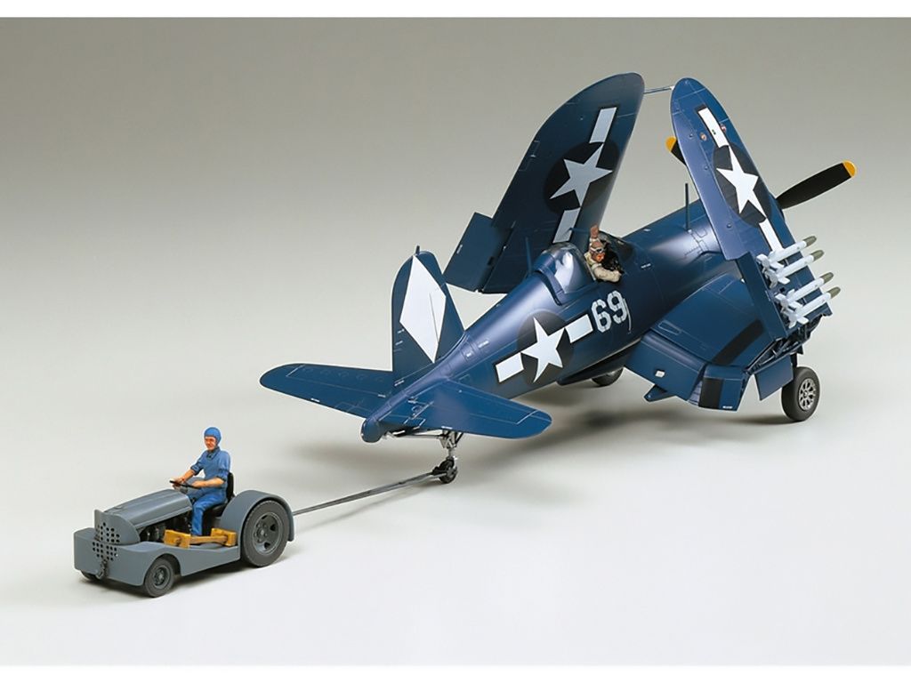 1/48 Tamiya Corsair F4U-1D with Moto Tug ( THC 61085)