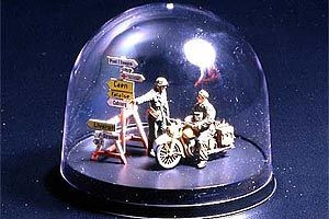 Tamiya Display Case J - Dome Type ( THC 73012)