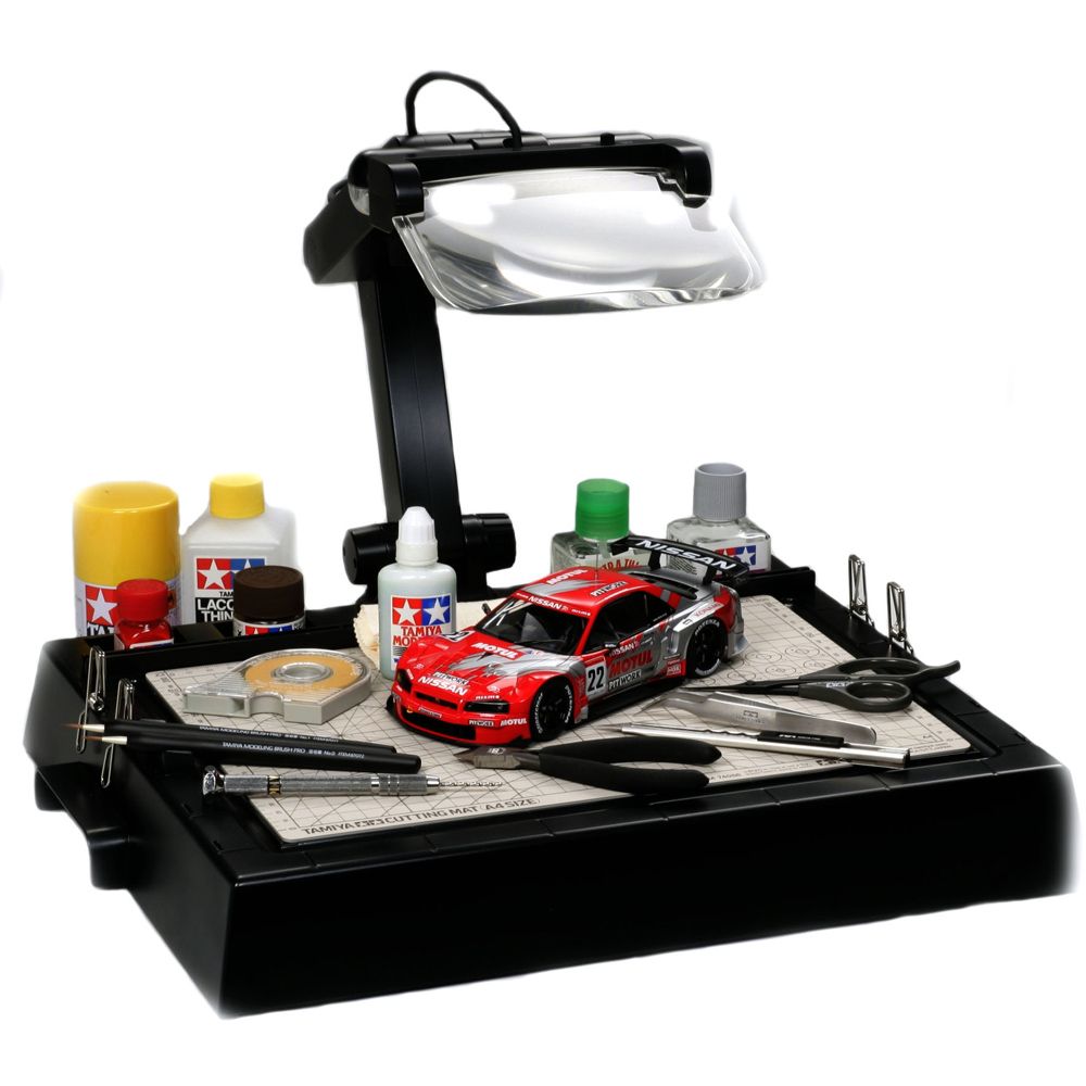 Tamiya Work Stand w/magnifying Lens ( THC 74064)