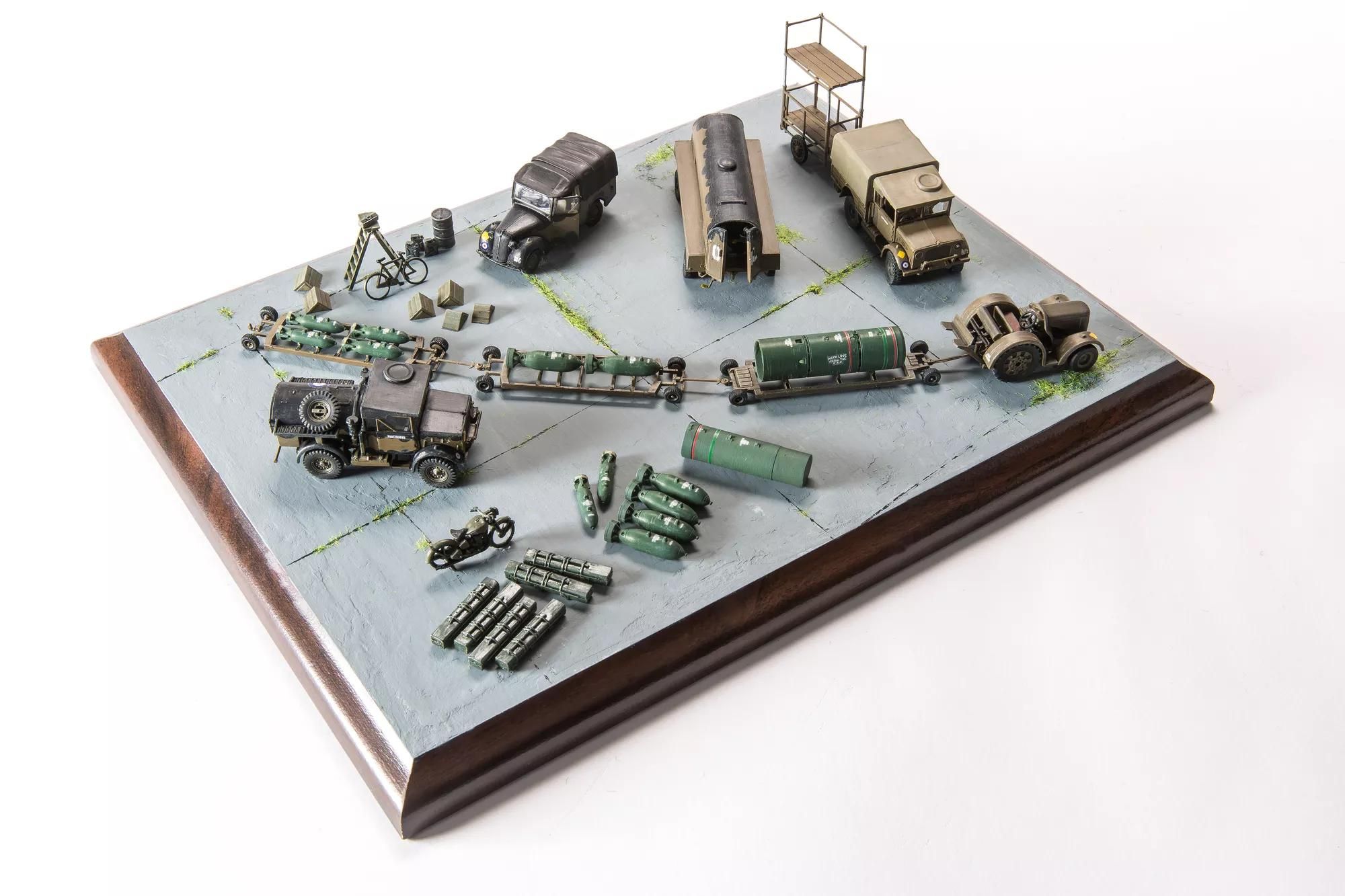 Airfix Bomber Re-supply Set  (A05330)