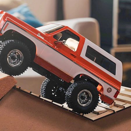 FMS 1:24 Chevrolet K5 Blazer 4WD RTR - Orange (FMS12403RTROR)